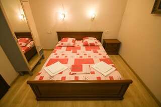 Апартаменты Guesthouse Dmitrieva Ялта Апартаменты с 2 спальнями-8