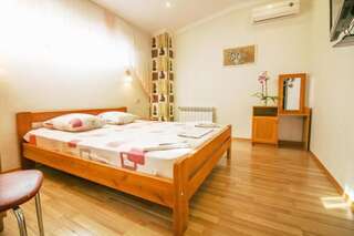 Апартаменты Guesthouse Dmitrieva Ялта Улучшенные апартаменты-1