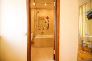 Апартаменты Guesthouse Dmitrieva Ялта Апартаменты с террасой-7