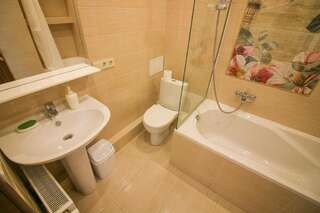 Апартаменты Guesthouse Dmitrieva Ялта Апартаменты с террасой-8