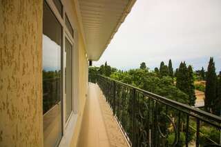 Апартаменты Guesthouse Dmitrieva Ялта Апартаменты с террасой-11