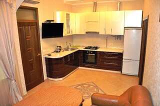 Апартаменты Guesthouse Dmitrieva Ялта Апартаменты с 3 спальнями-3