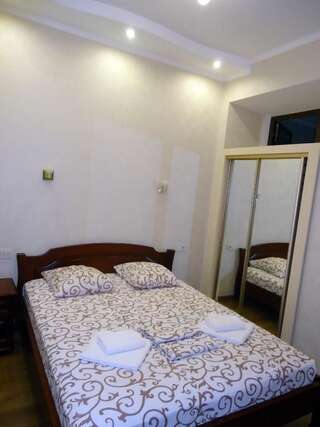 Апартаменты Guesthouse Dmitrieva Ялта Апартаменты с 3 спальнями-6